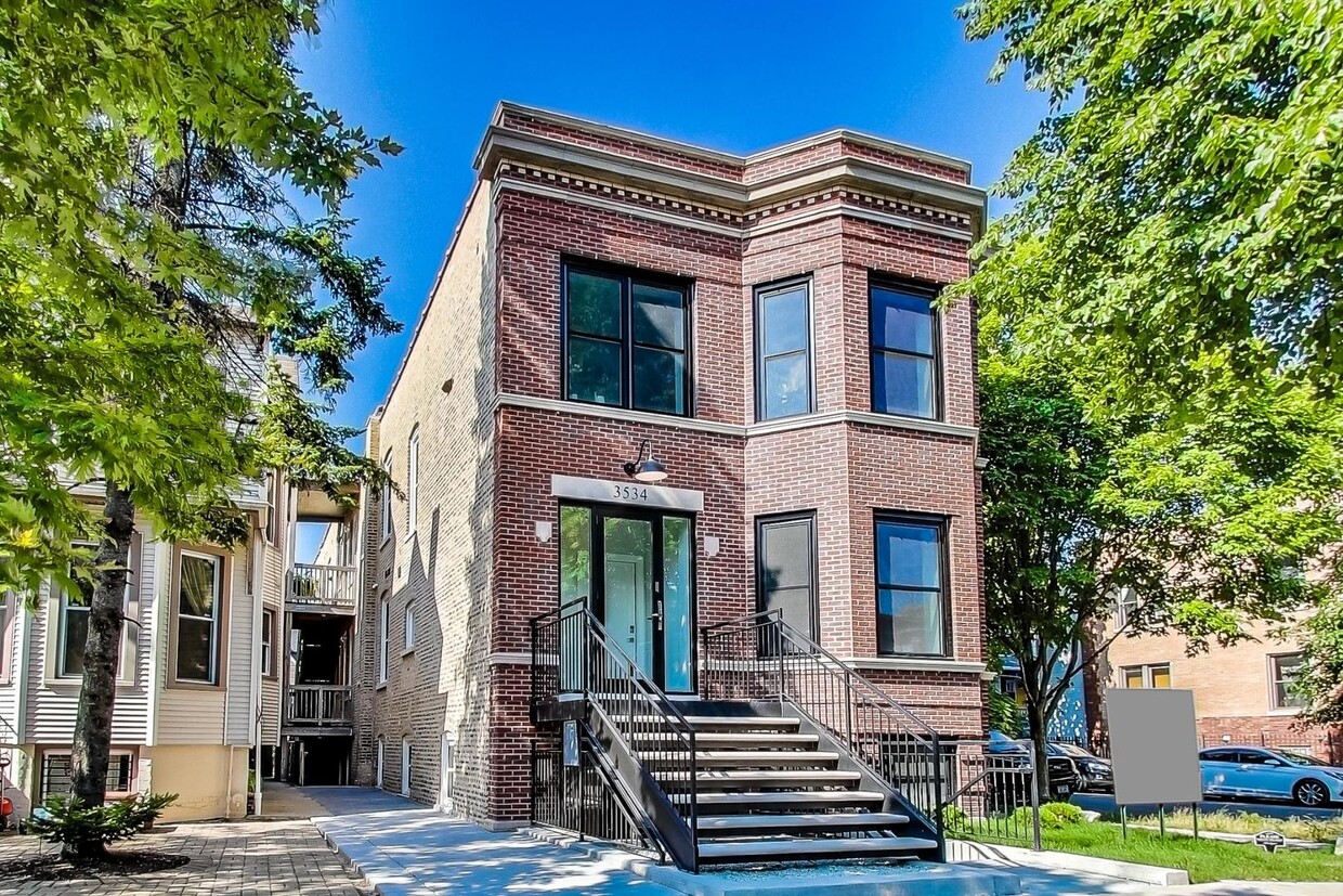 Primary Photo - 3534 W Wrightwood Ave