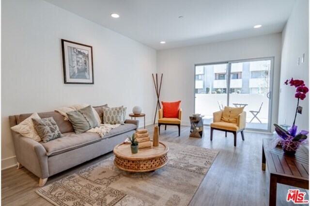 Foto del edificio - 1439 N Poinsettia Pl