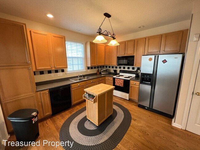 Building Photo - 24 Duke of Gloucester Cir