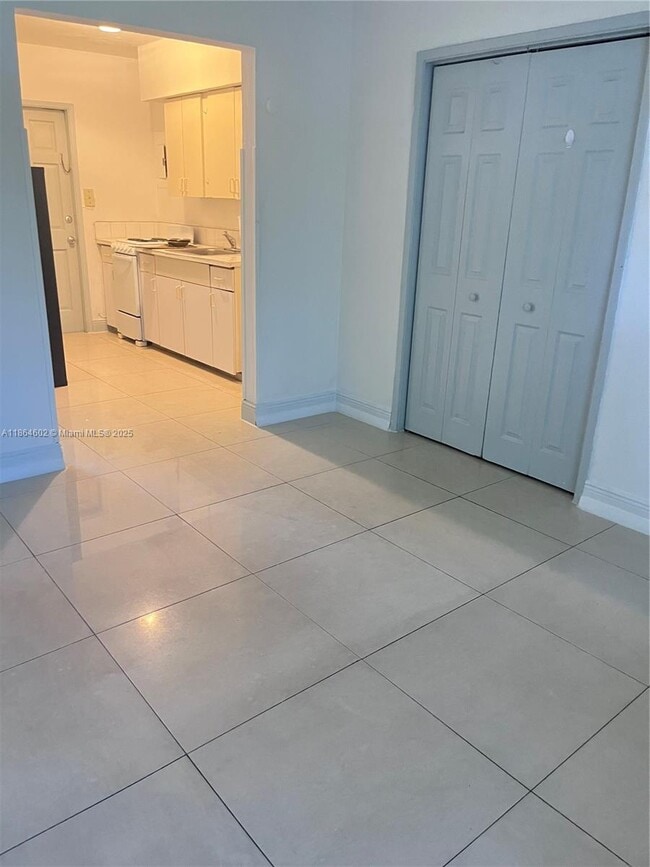 Foto del edificio - 250 NE 76th St