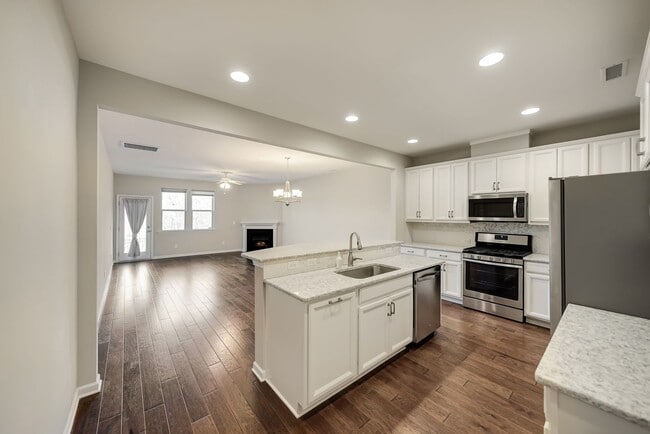 Contemporary, spacious 3-bedroom, 2.5-bath... - Contemporary, spacious 3-bedroom, 2.5-bath... Townhome