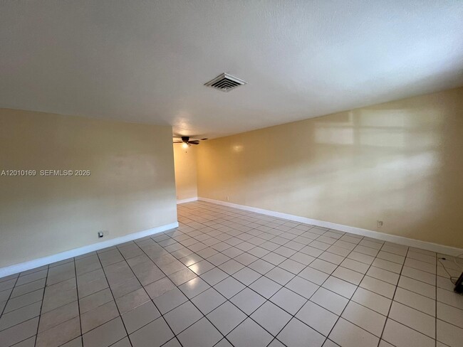 Foto del edificio - 5411 NW 22nd St