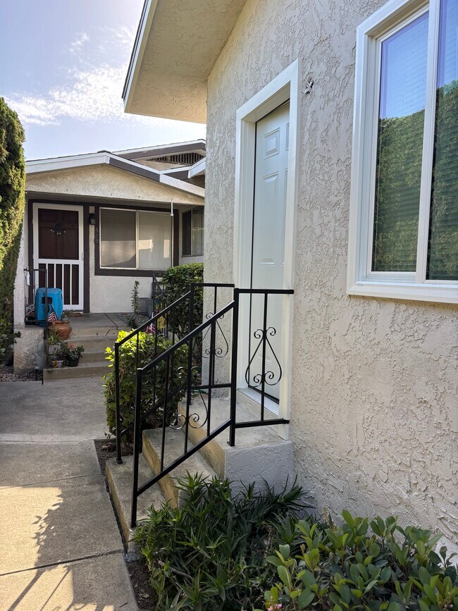 Foto del edificio - 583 W 16th St