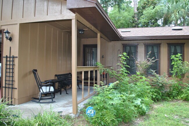 Foto del edificio - 5590 Lancewood Cir S