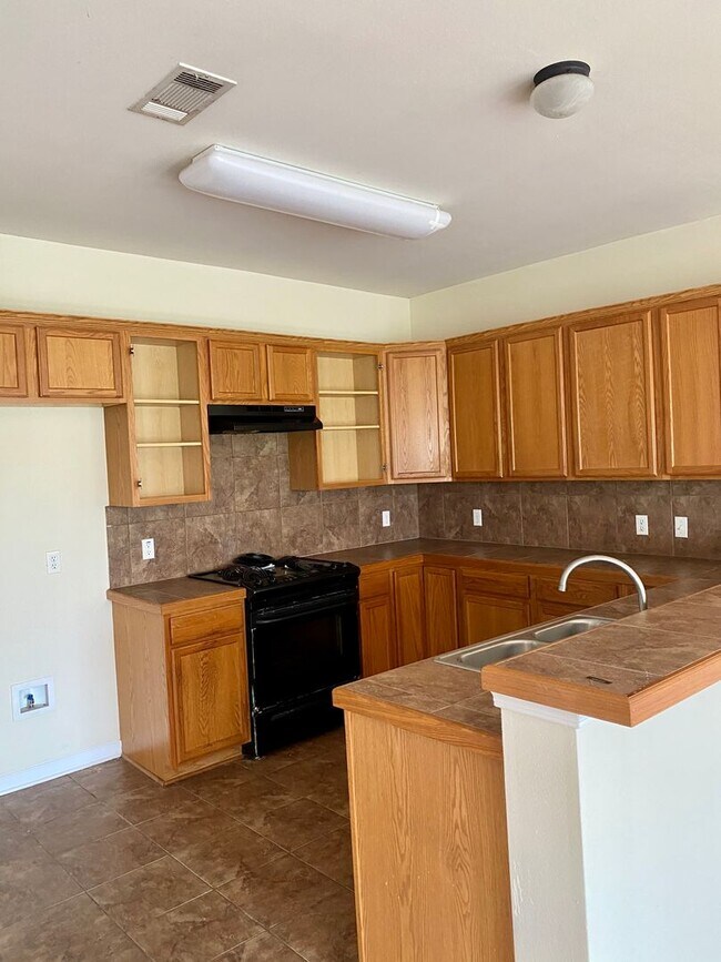 Building Photo - Must see this Beautiful 3/2 home in Southp...