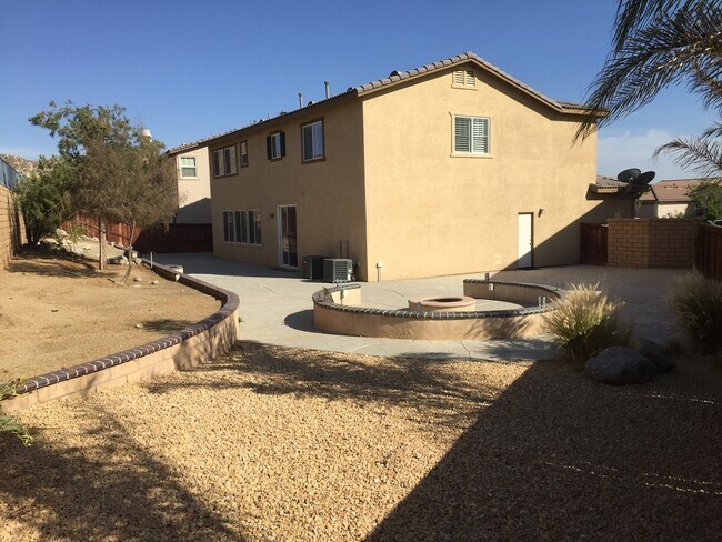 Building Photo - Executive Home!
