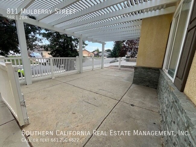 Building Photo - 811 Mulberry St