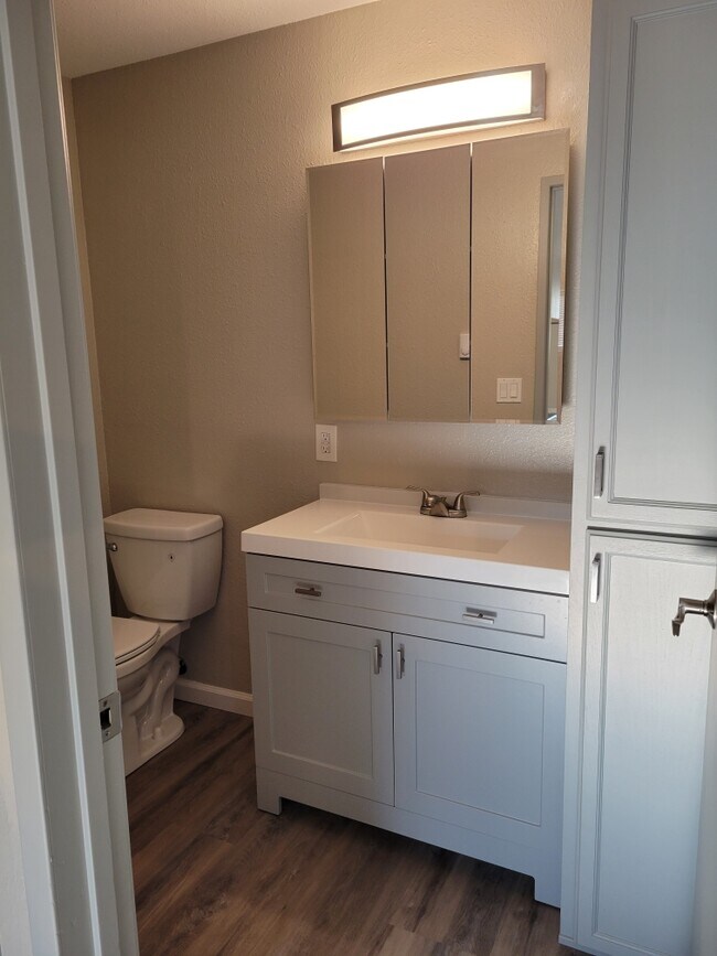 Building Photo - 908 Delta Ave