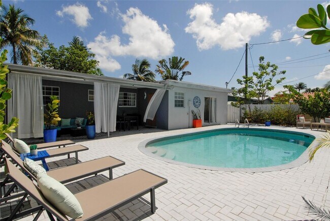 Foto del edificio - 21 NE 57th Ct