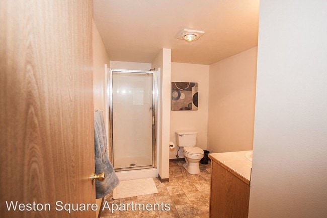 Building Photo - 901 NW Sunburst Ct