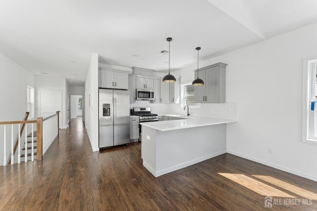 Building Photo - 910 Bergen St