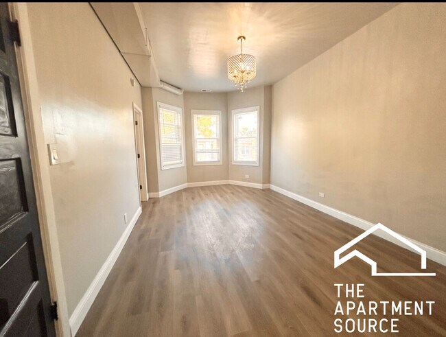 Foto del edificio - 2820 N Ridgeway Ave