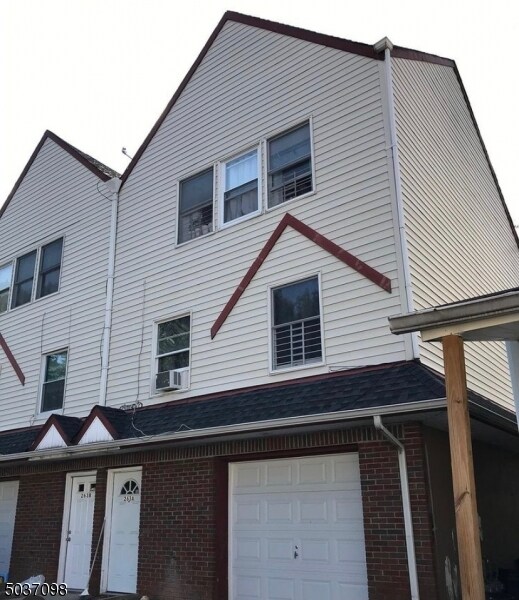 263 Paulison Ave, Passaic, NJ 07055 Townhome Rentals in Passaic NJ