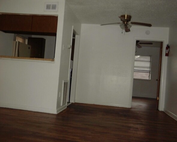Building Photo - Eastlawn Apartments