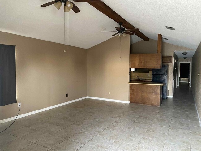 Building Photo - 217 Fletcher Dr
