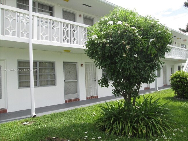 Foto del edificio - 51 NE 204th St