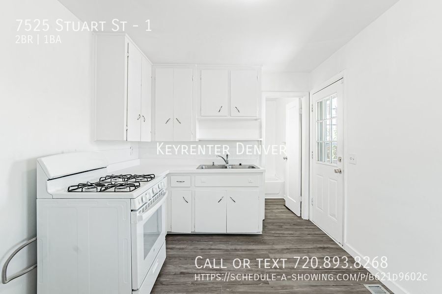 Primary Photo - Prime Living: Pet-Friendly 2 Bed, 1 Bath C...