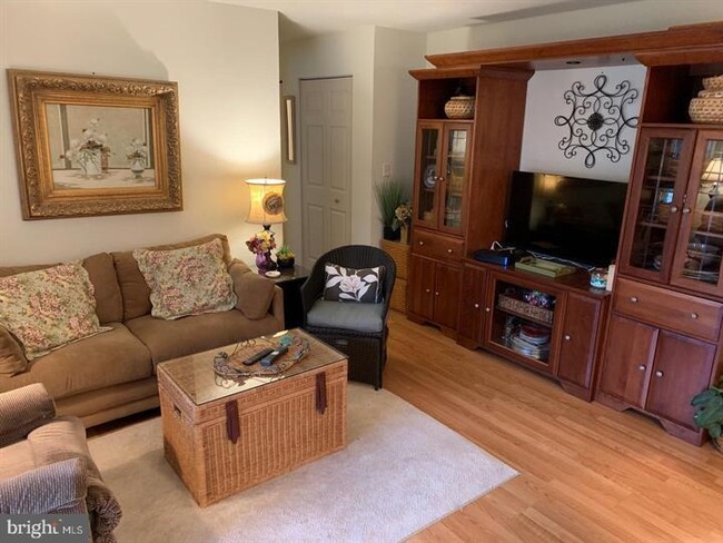 Building Photo - This spacious 1-bedroom, 1-bathroom condo ...