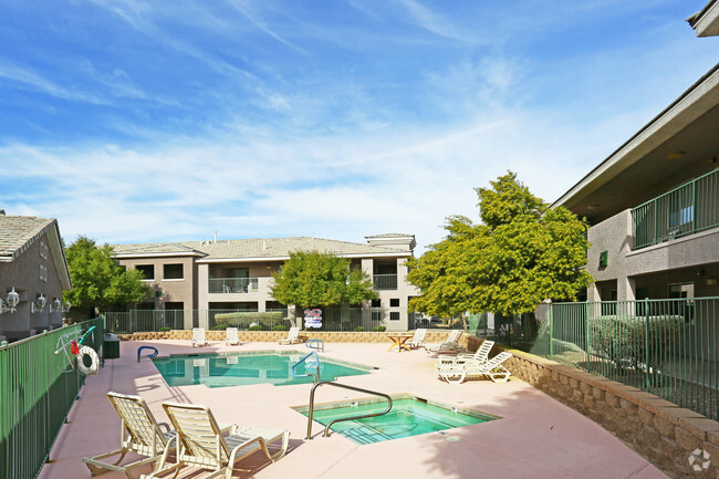 Piscina - Sunrise Palms Senior Apartments