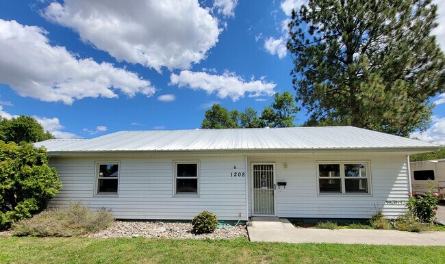 Building Photo - Central Richland Rambler