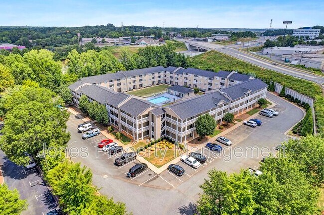 Foto del edificio - 307 Country Club Dr NE