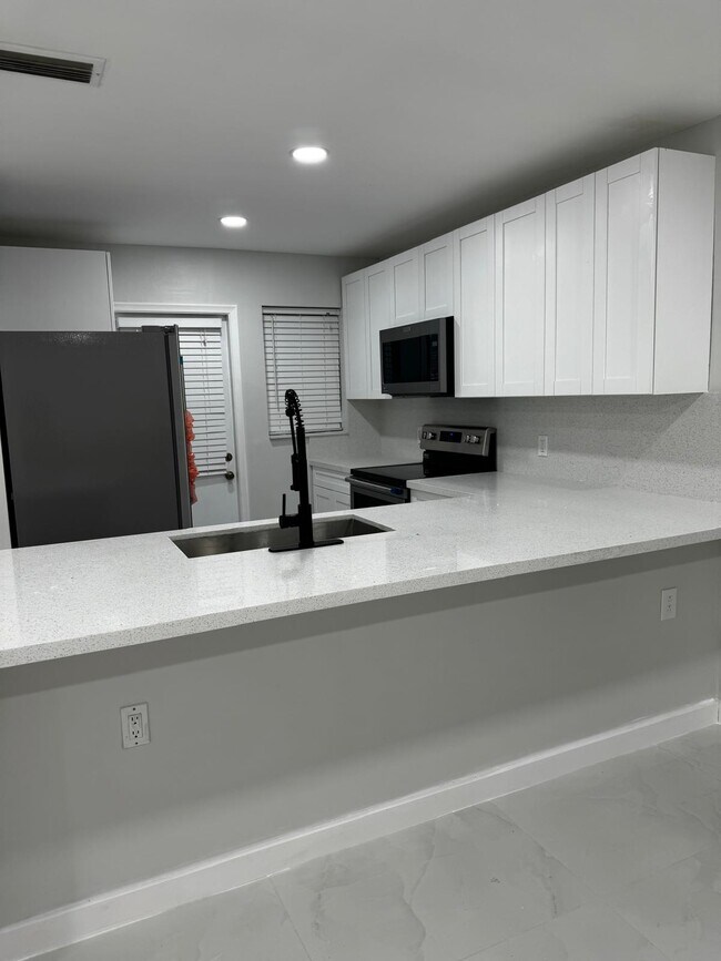 Cocina - 2461 SW 82nd Ave