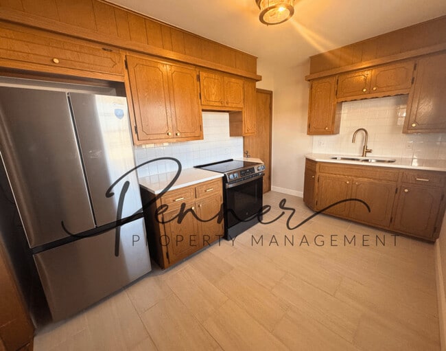 Building Photo - 807 NE Magellan Ave