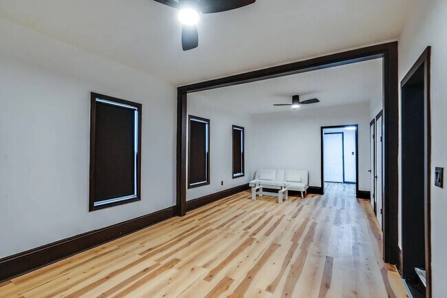 Foto del edificio - 2173 E 73rd St