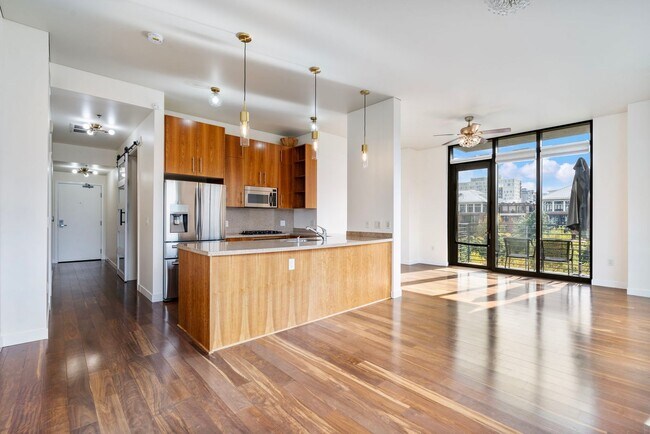 Foto del edificio - Park Place - 1 bed/1.5 bath/bonus room - Pearl District Condo w/NEW paint/bedroom carpet/parking/...