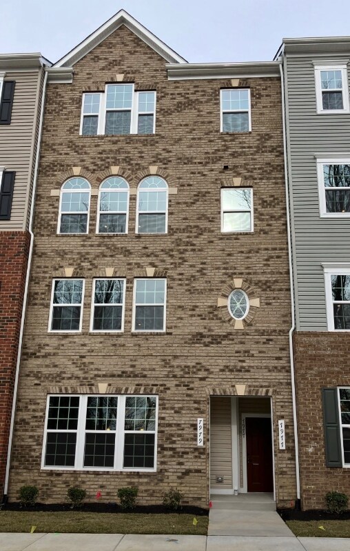 Foto del edificio - 7977 Independence Dr