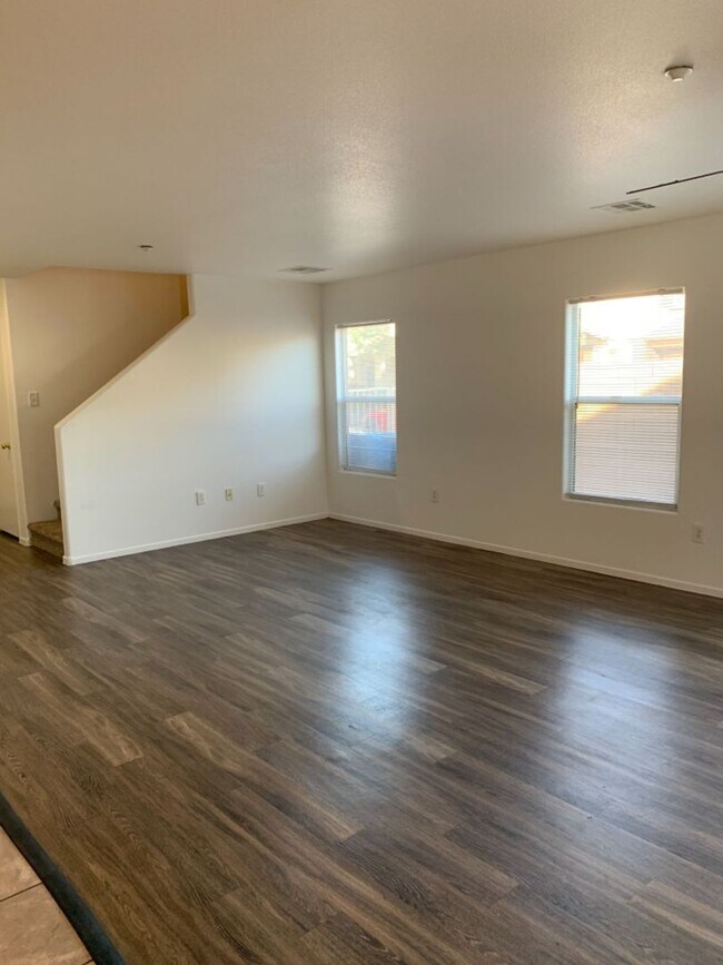 Foto del edificio - 3 bed,2.5 bath, 1 car garage house for rent $1800