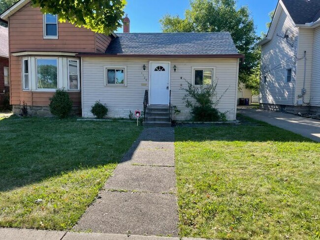 Building Photo - 1128 E 176th St