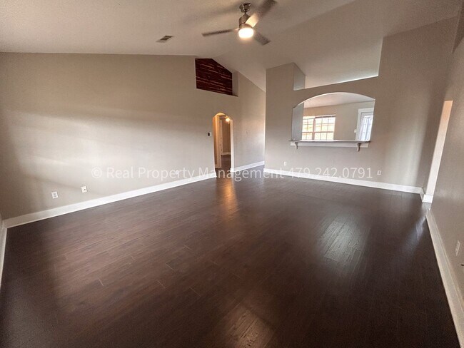 Building Photo - Greenwood House 3 Bed 2 Bath