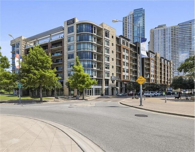 Building Photo - 117 1/2 Sandra Muraida Way