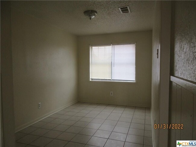 Building Photo - 1010 Eastside Dr