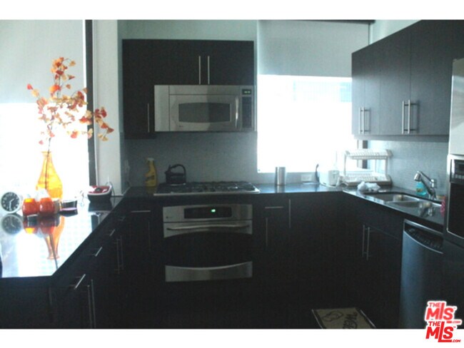 Foto del edificio - 655S S Hope St