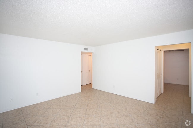 2BR, 1BA - 750 SF - Mariposa Flats