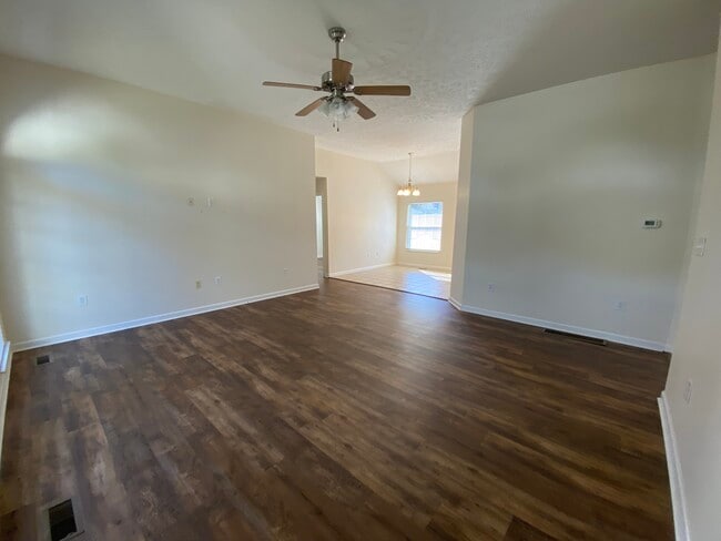 Building Photo - 2 Heatherwood Ln