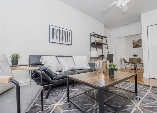 Foto del edificio - 738 DeMun