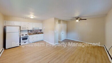Building Photo - 406 Cedar Dr