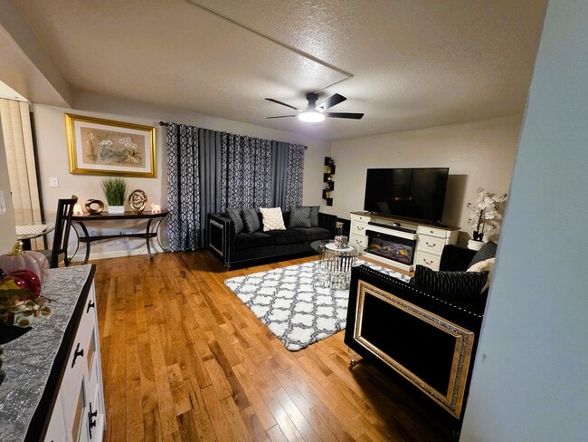 Sala de estar - 12504 SE Stark St