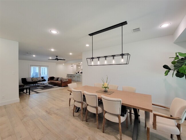 Foto del edificio - 1183 Chamboard Ln