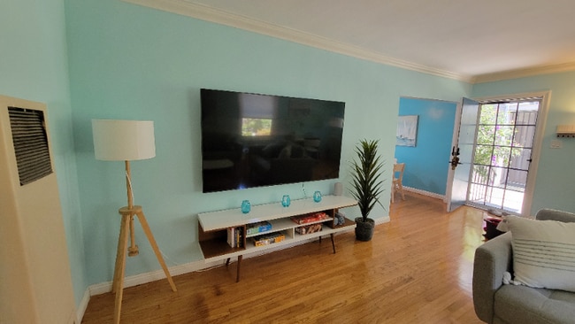 Building Photo - 1250 E 1st St