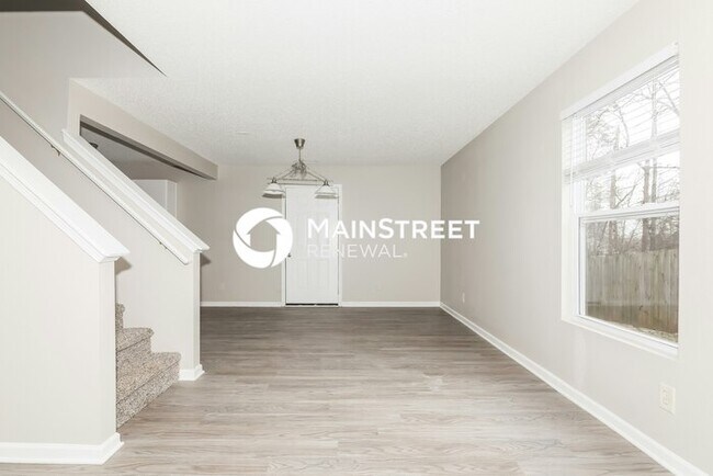 Building Photo - 3 Bedroom Pet-Friendly Home in Charlotte, NC with Main Street Renewal