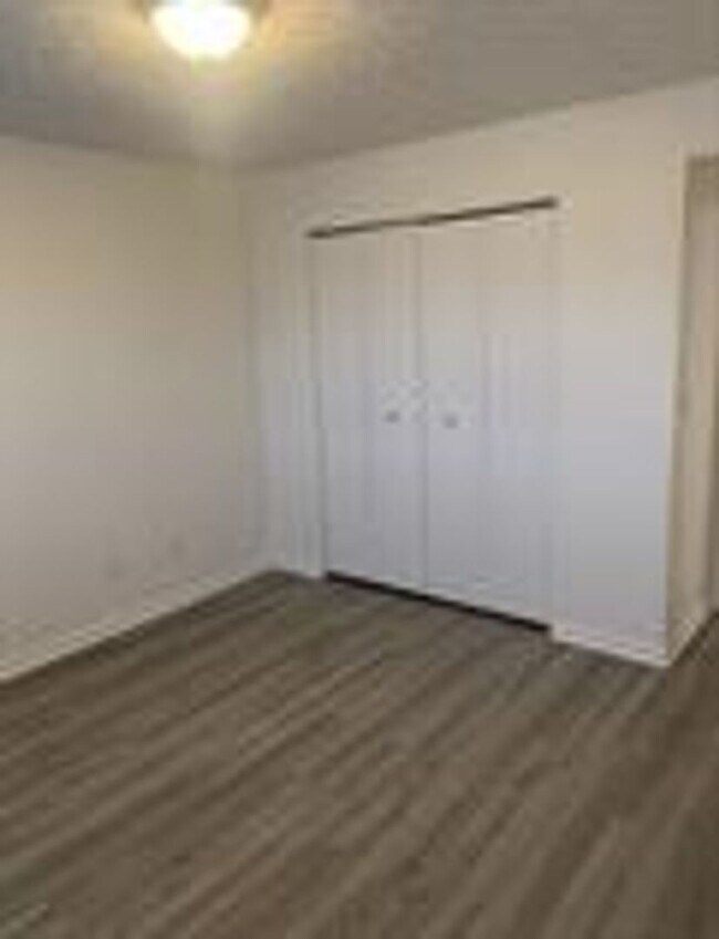 Building Photo - Elmwood Apartments- 1 and 2 Bedrooms w/ WD...