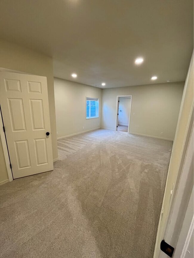 Building Photo - 916 W 1150 S