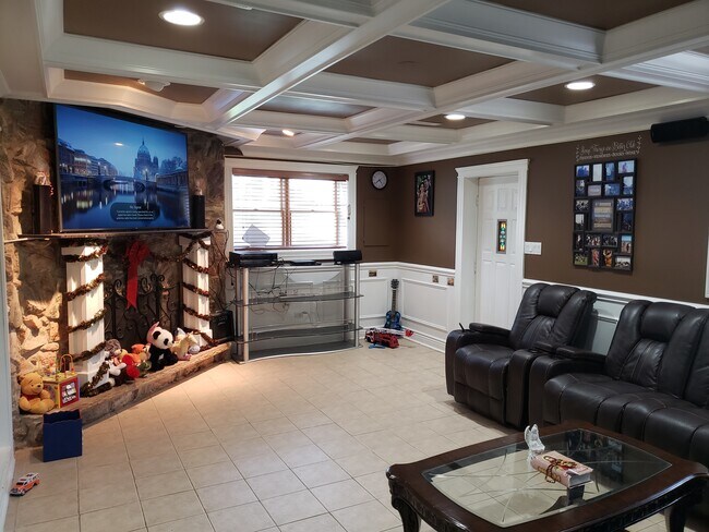 Foto del edificio - 9403 Clancy Dr