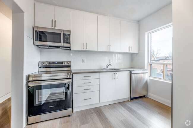 2BR, 1BA - 769SF - Cuisine - 98 Northcliffe Boulevard