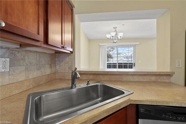 Foto del edificio - 240 Fox Hollow Dr