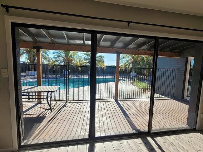 Building Photo - Stunning 4-bedroom home with pool